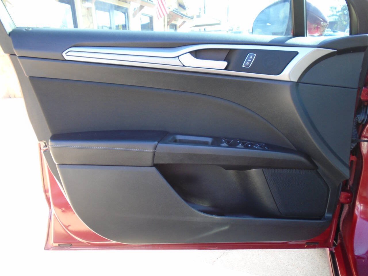Used 2019 Ford Fusion SE FWD image 28
