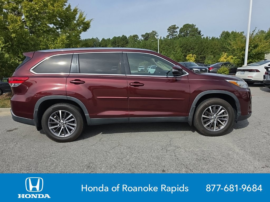Used 2019 Toyota Highlander XLE AWD/4WD image 6