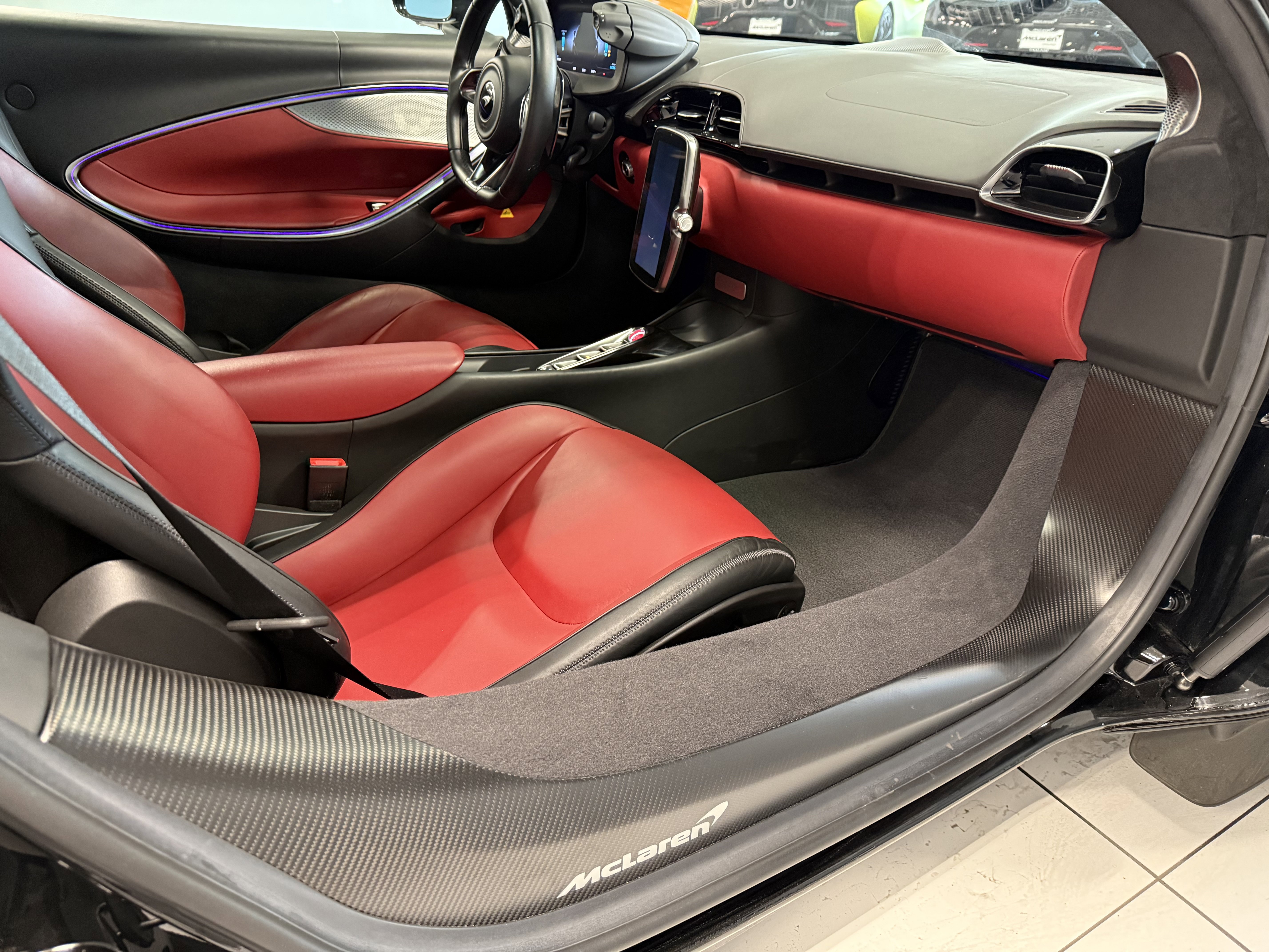 Used 2023 McLaren Artura image 19