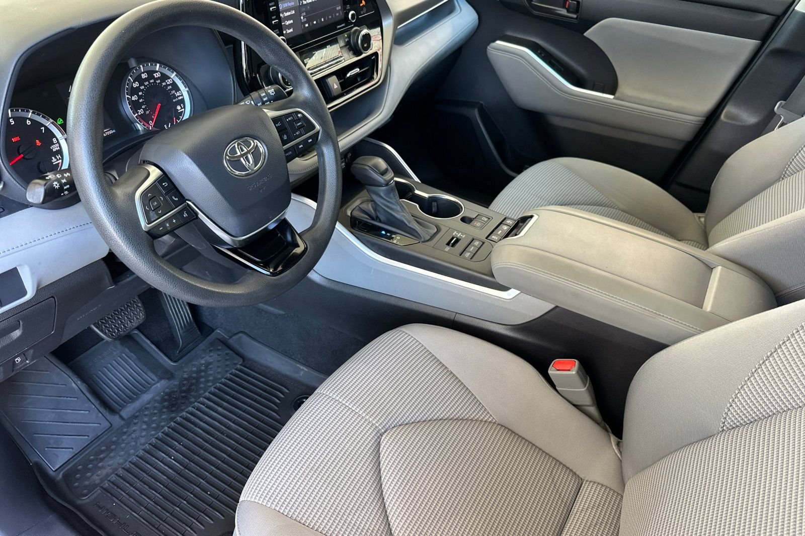Used 2021 Toyota Highlander L AWD/4WD image 10
