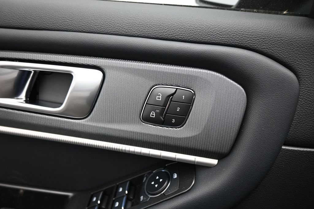 New 2026 Ford Explorer ST-Line w/ ST-Line Street Pack RWD image 11