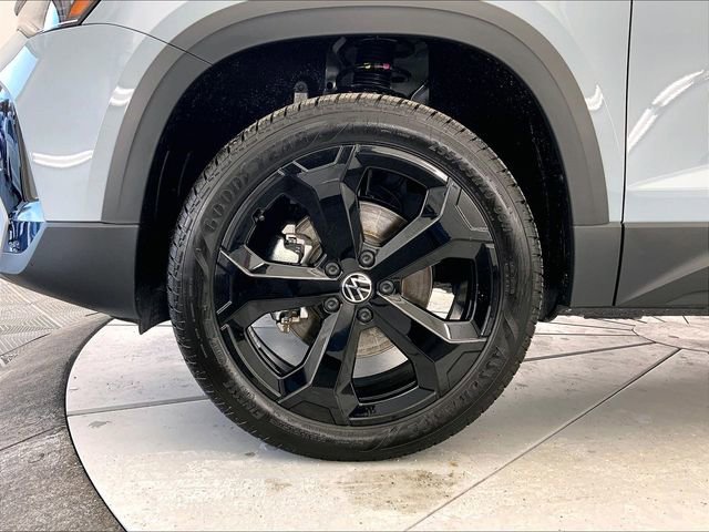 New 2026 Volkswagen Taos SEL image 12