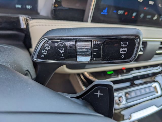 Used 2025 Lincoln Corsair Reserve w/ Rear Removable Package Tray image 29