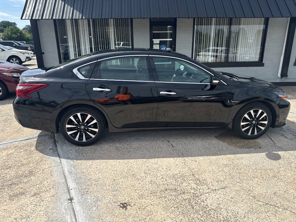 Used 2018 Nissan Altima 2.5 SL w/ 2.5 SL Technology Package FWD image 8