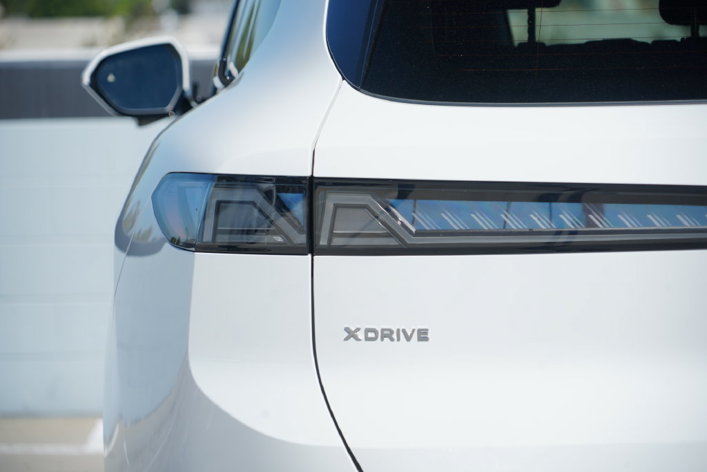 New 2027 BMW X5 xDrive50e w/ Luxury Front Seating Package AWD/4WD image 9
