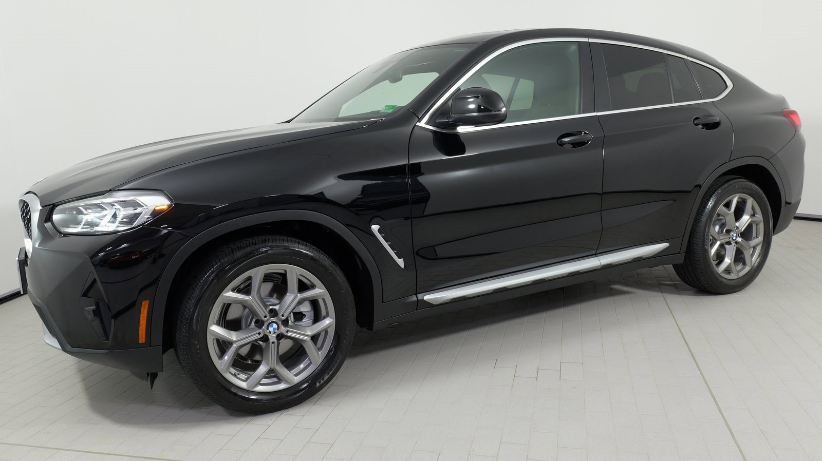 Used 2022 BMW X4 xDrive30i w/ Convenience Package image 4