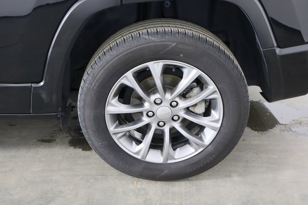 Used 2020 Jeep Cherokee Latitude Plus image 41