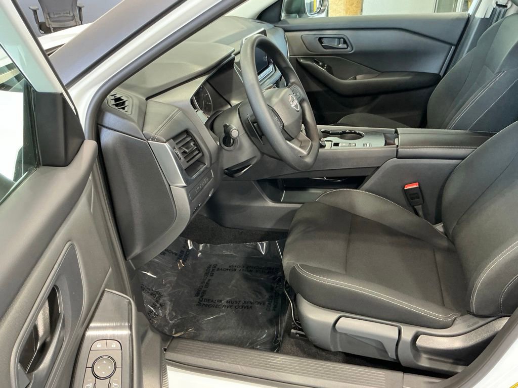 Used 2025 Nissan Rogue S FWD image 5