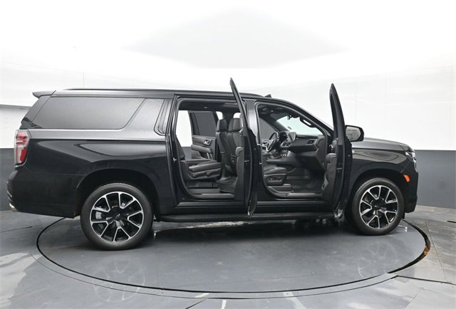 Used 2022 Chevrolet Suburban RST w/ Sport Performance Package image 58