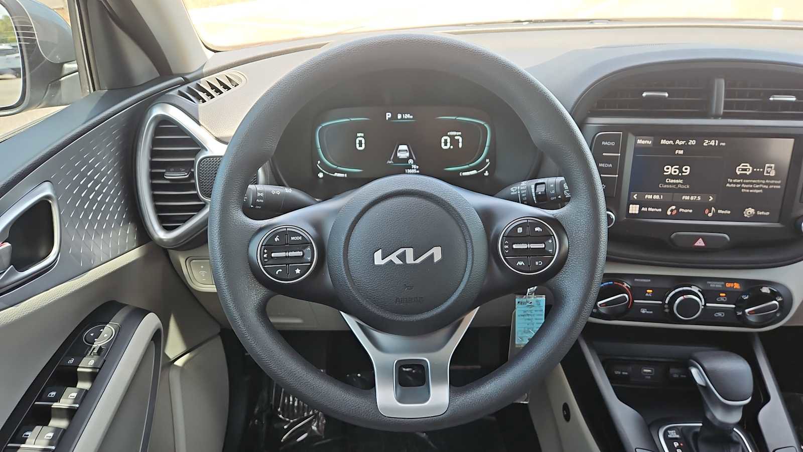 Used 2023 Kia Soul LX image 11