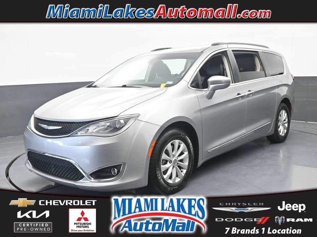 Used 2017 Chrysler Pacifica Touring-L FWD 360° Tour