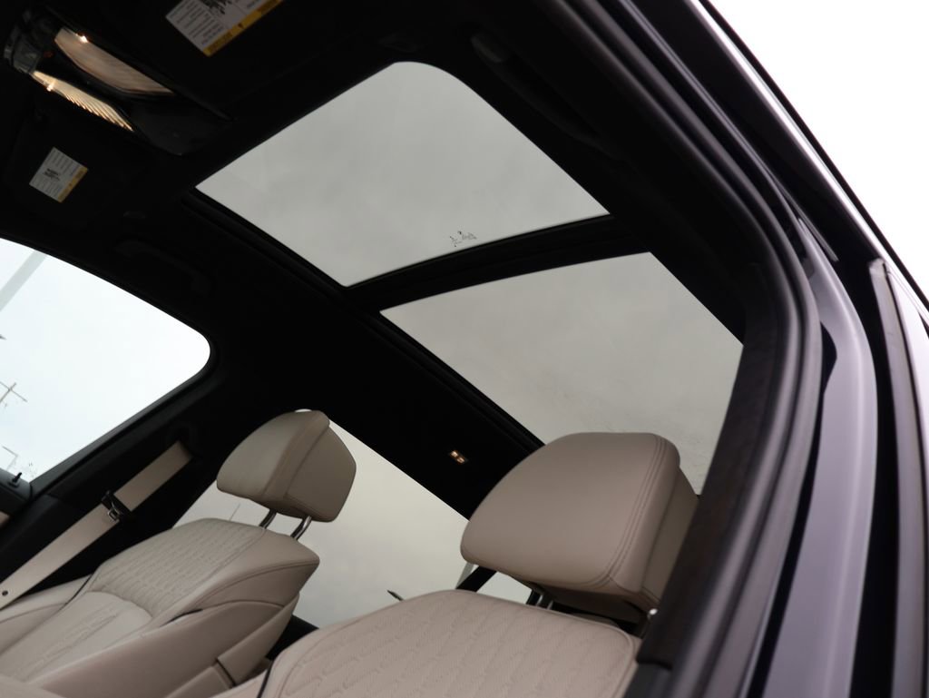 Used 2023 BMW X7 xDrive40i w/ M Sport Package image 44