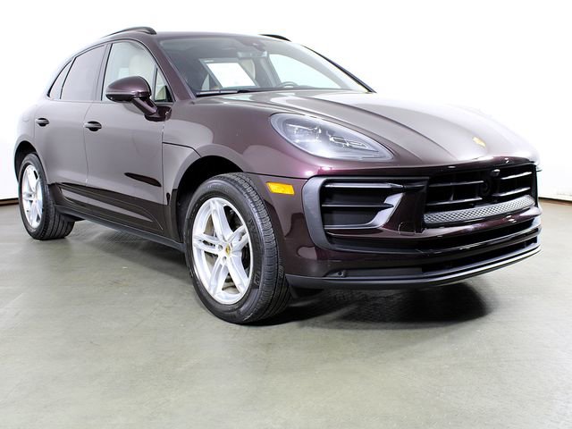 Certified 2023 Porsche Macan AWD/4WD image 9