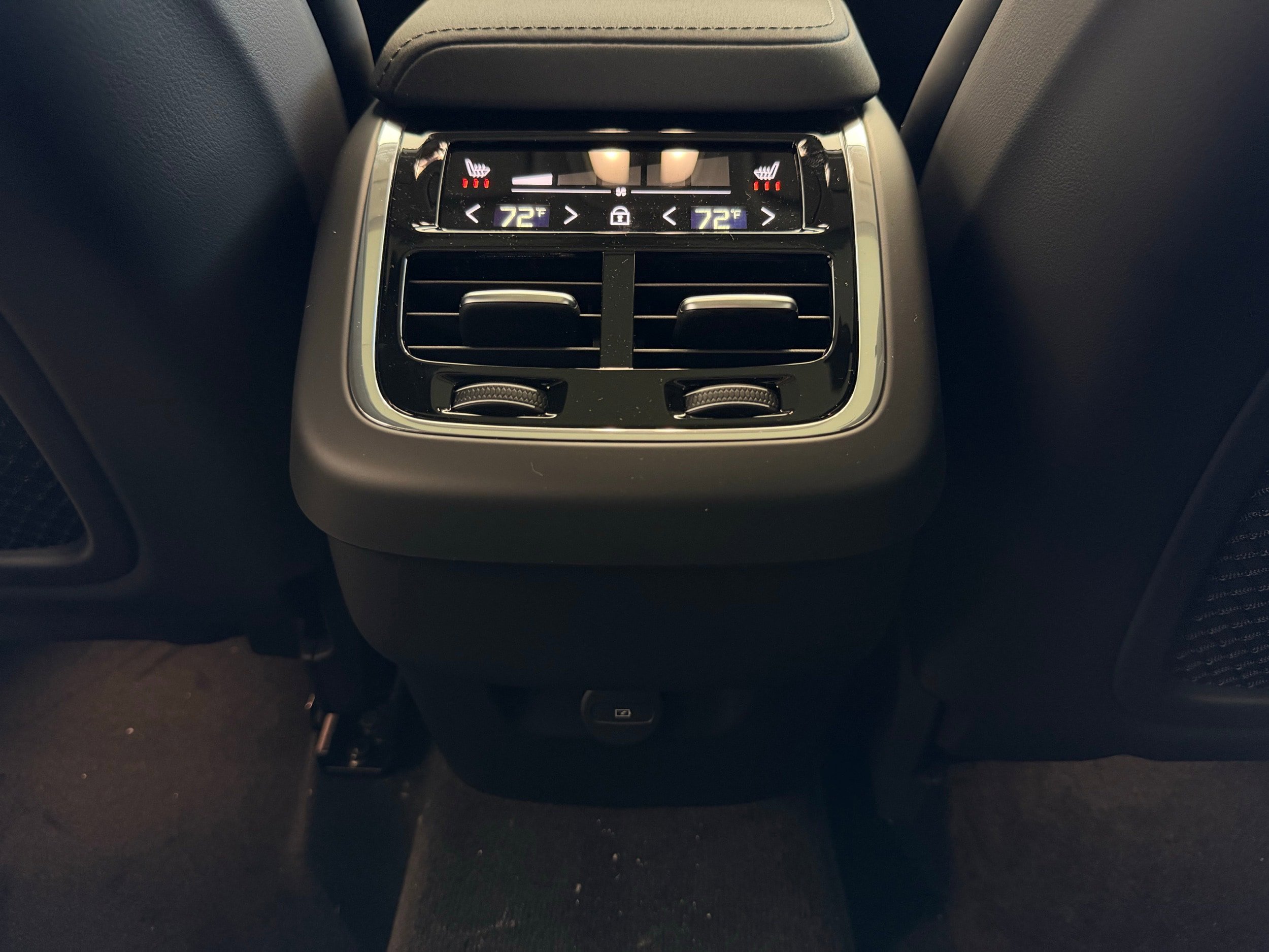 New 2026 Volvo XC60 B5 Ultra w/ Protection Package Premier AWD/4WD image 31