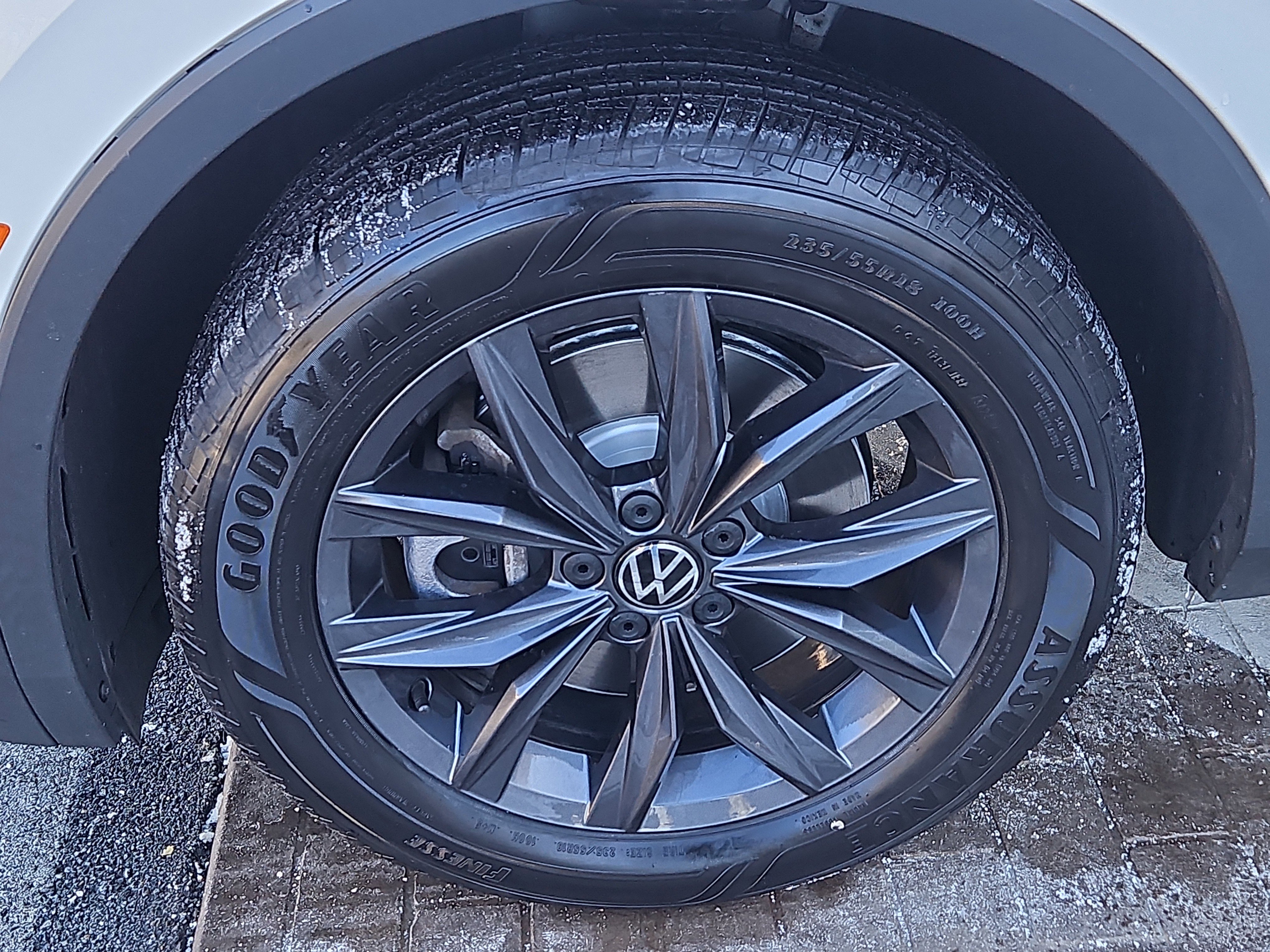 Certified 2022 Volkswagen Tiguan SE w/ Panoramic Sunroof Package image 5