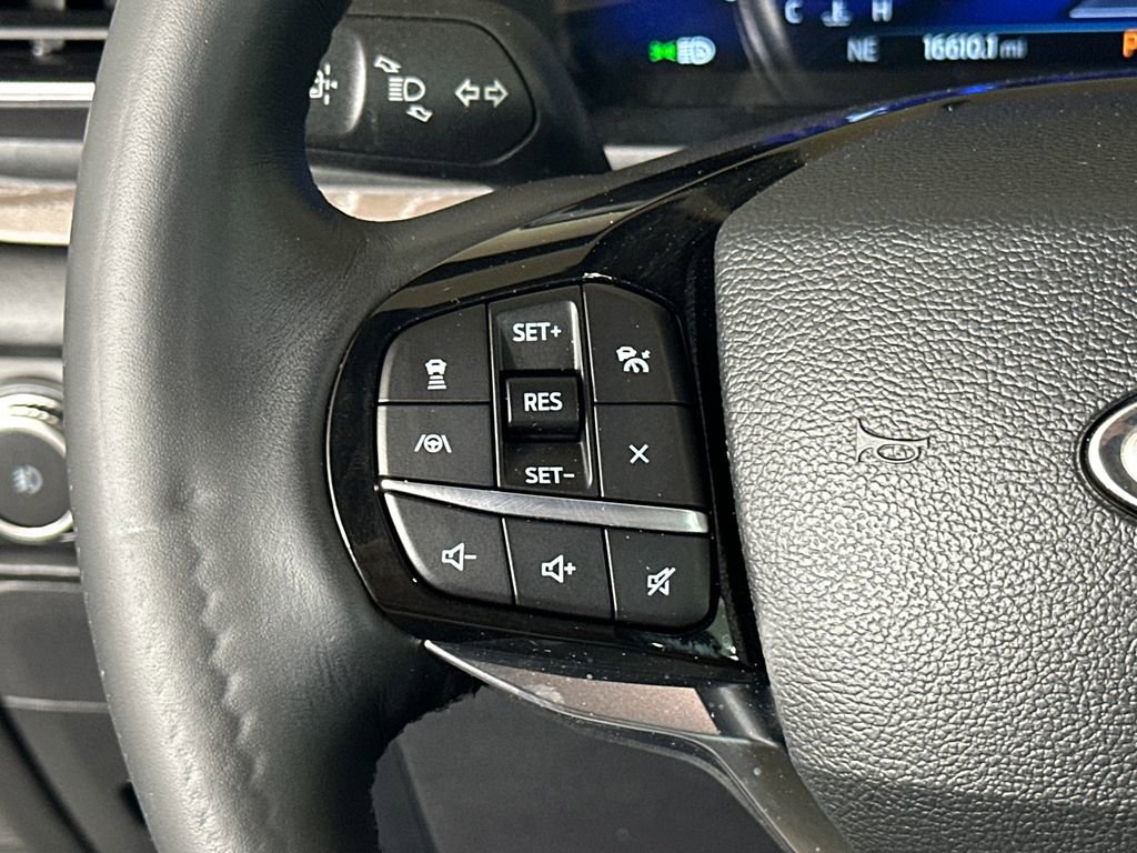 Used 2022 Ford Explorer Platinum w/ Equipment Group 601A AWD/4WD image 25