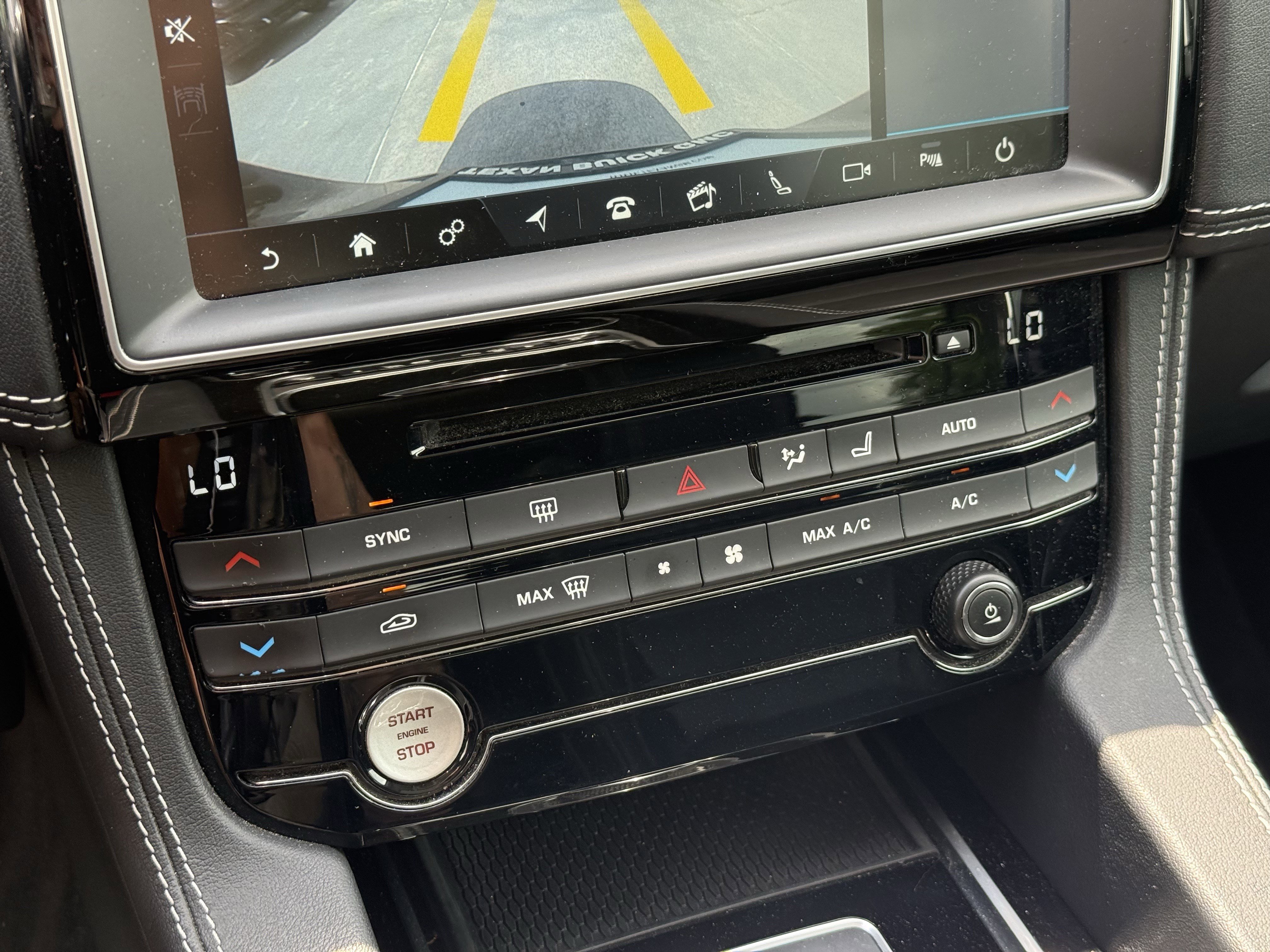 Used 2017 Jaguar F-PACE R-Sport image 22