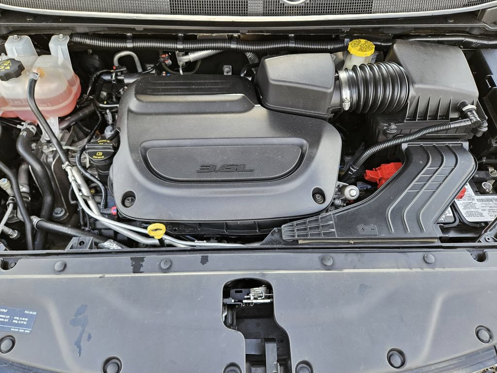 Used 2024 Chrysler Pacifica Touring FWD image 36