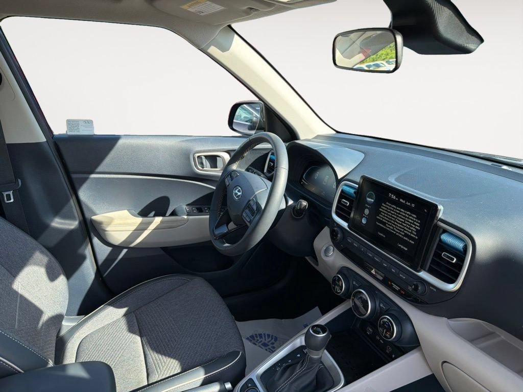 New 2025 Hyundai Venue Limited FWD image 11
