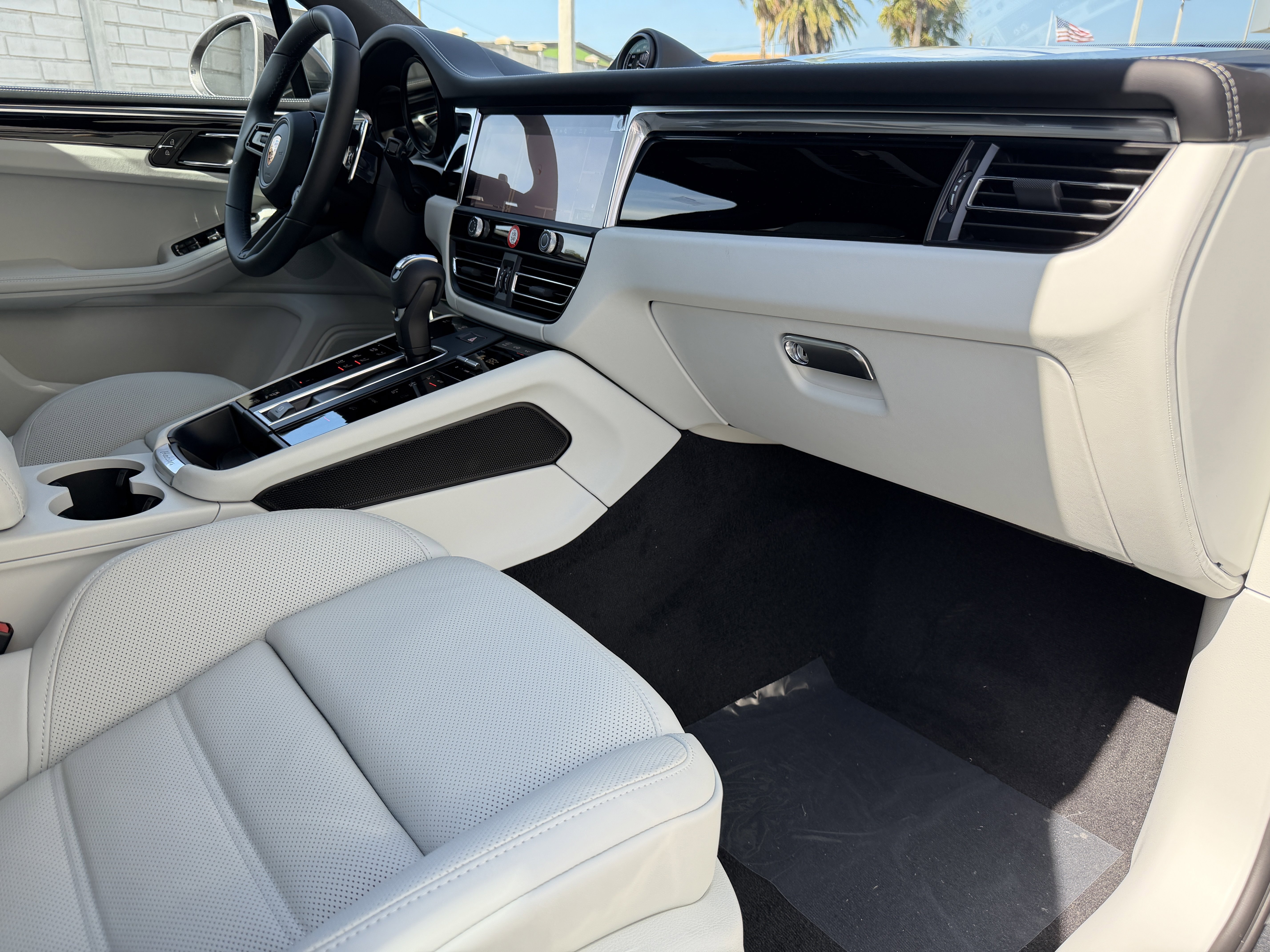 New 2026 Porsche Macan Turbo image 16