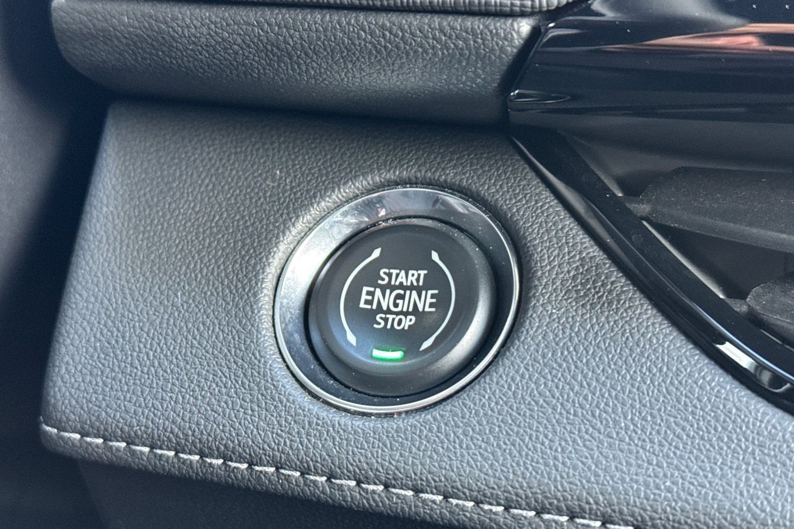 Used 2025 Buick Enclave Preferred FWD image 31