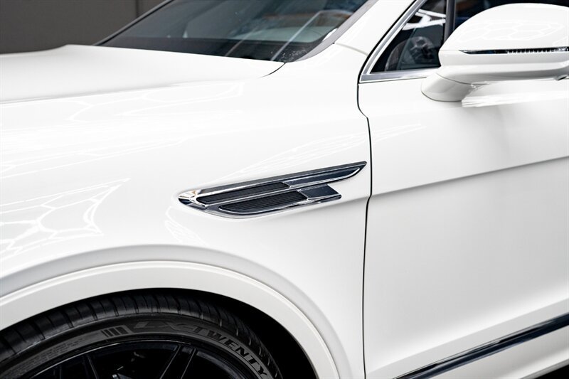 Used 2024 Bentley Bentayga AWD/4WD image 7