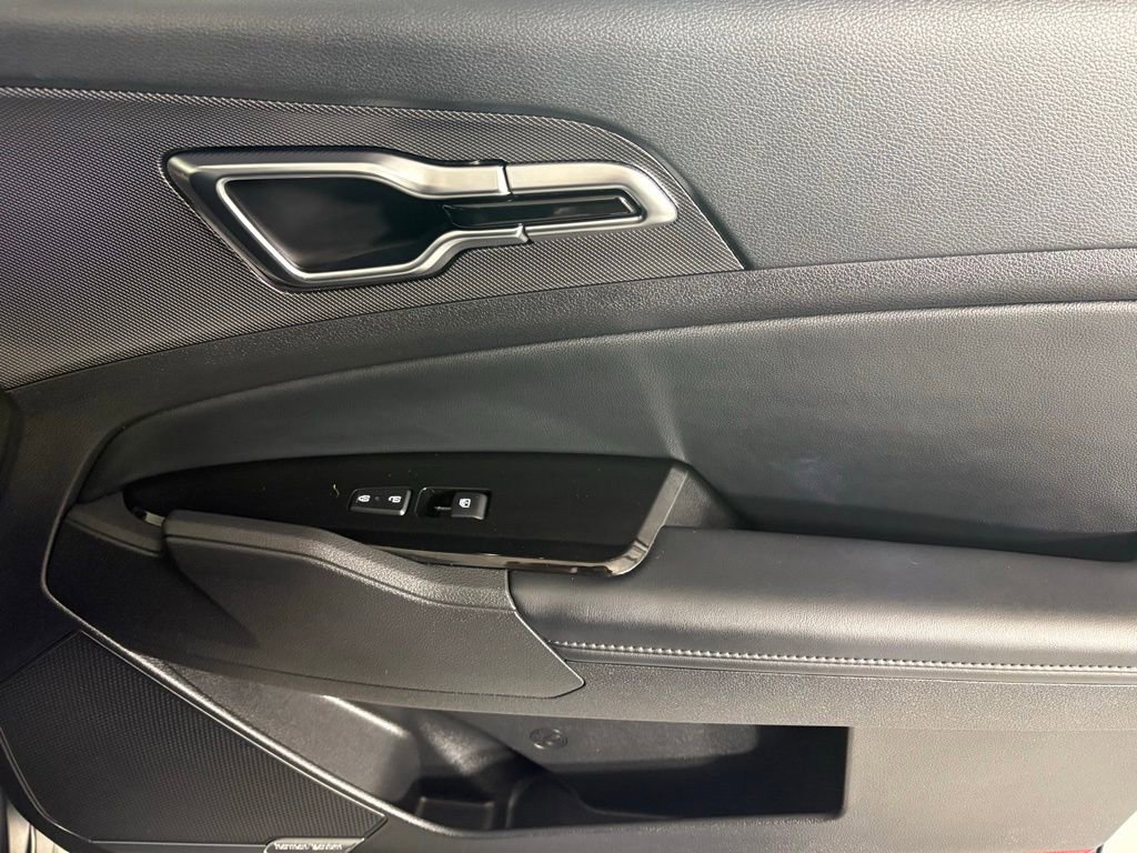 Used 2025 Kia Sportage SX Prestige image 12