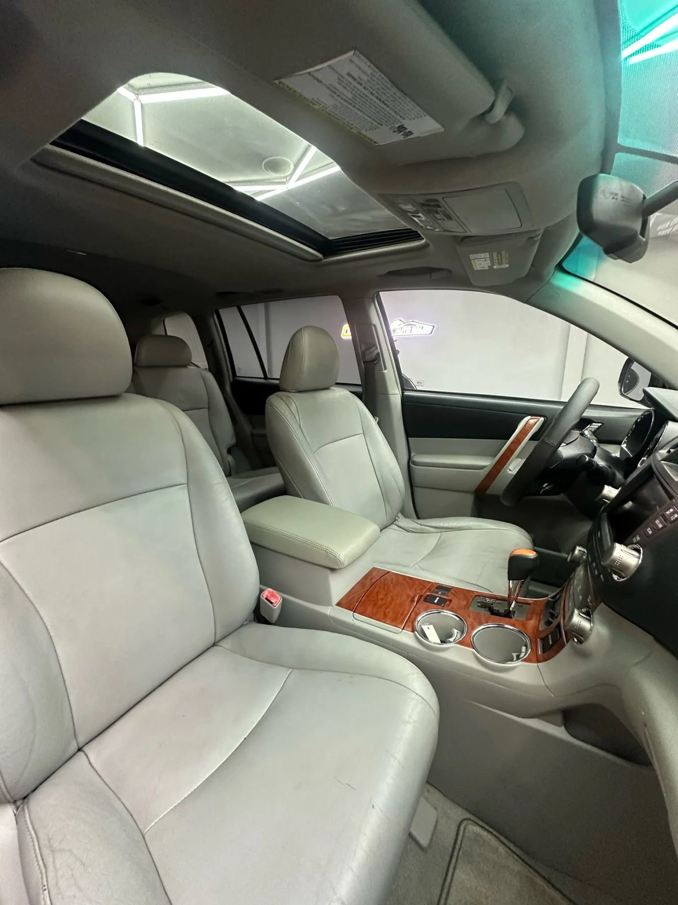 Used 2010 Toyota Highlander Limited image 37