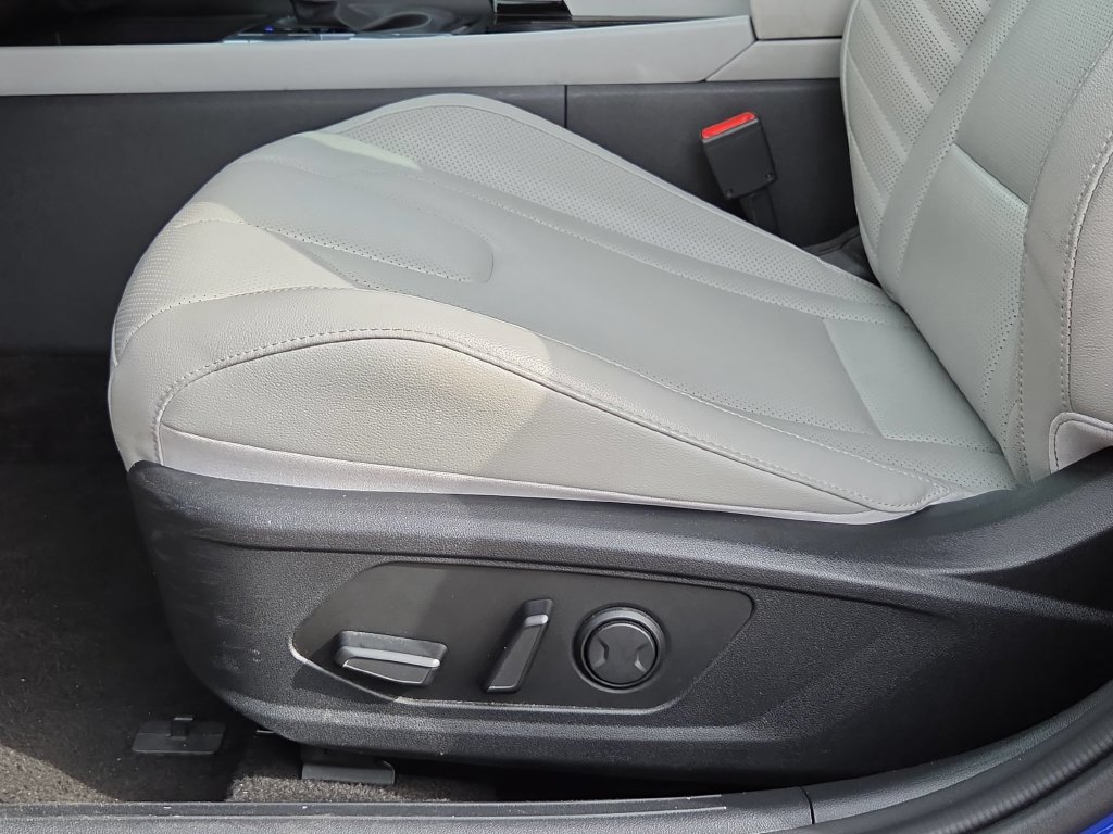 Used 2024 Hyundai Elantra Limited FWD image 16