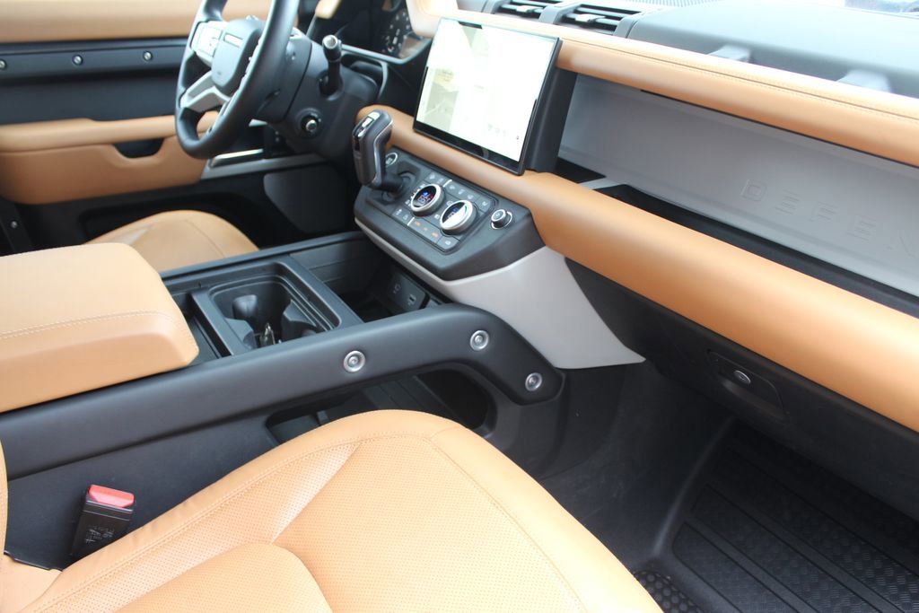 Used 2024 Land Rover Defender 130 S image 25