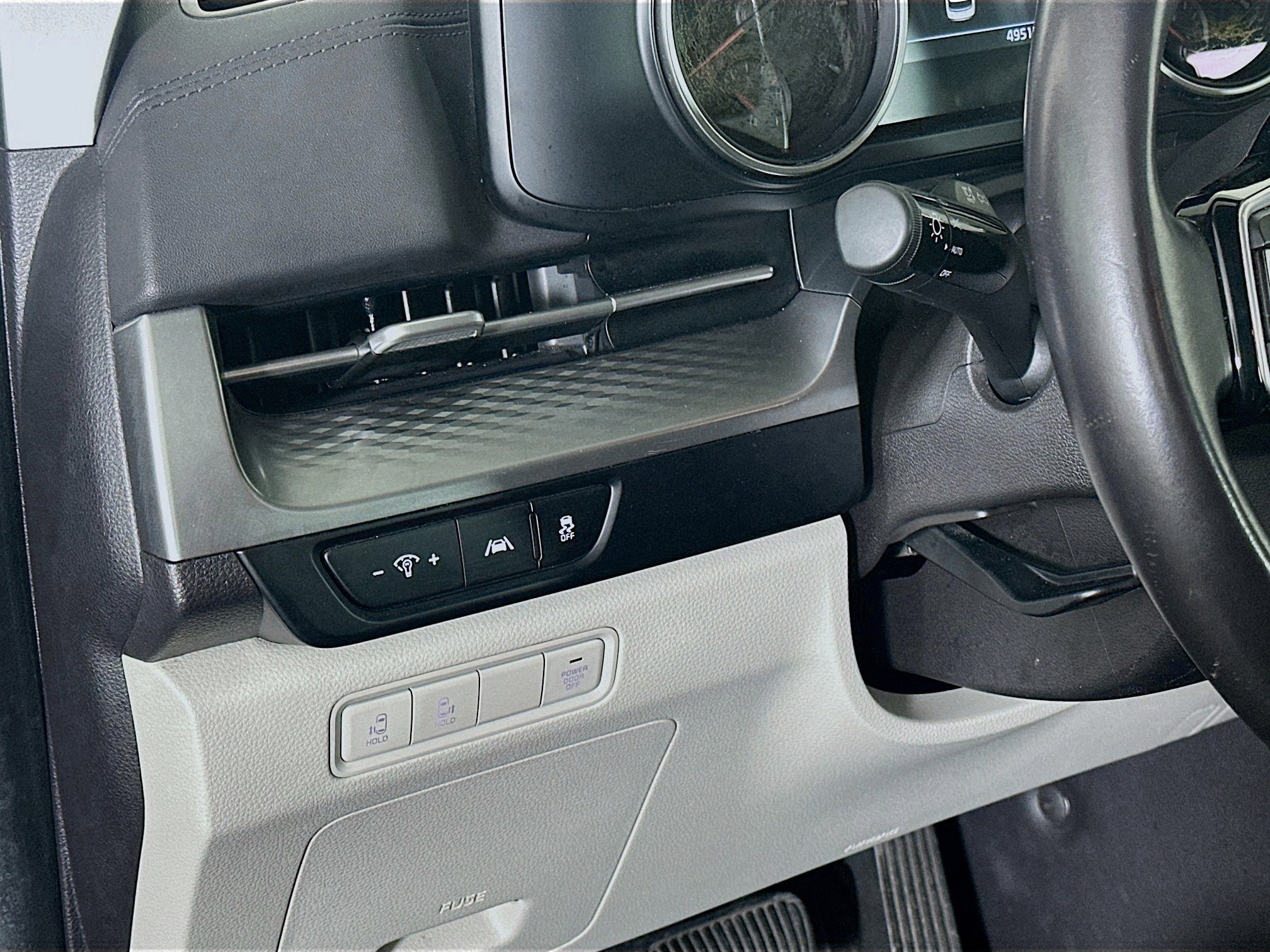 Used 2024 Kia Carnival LX image 17