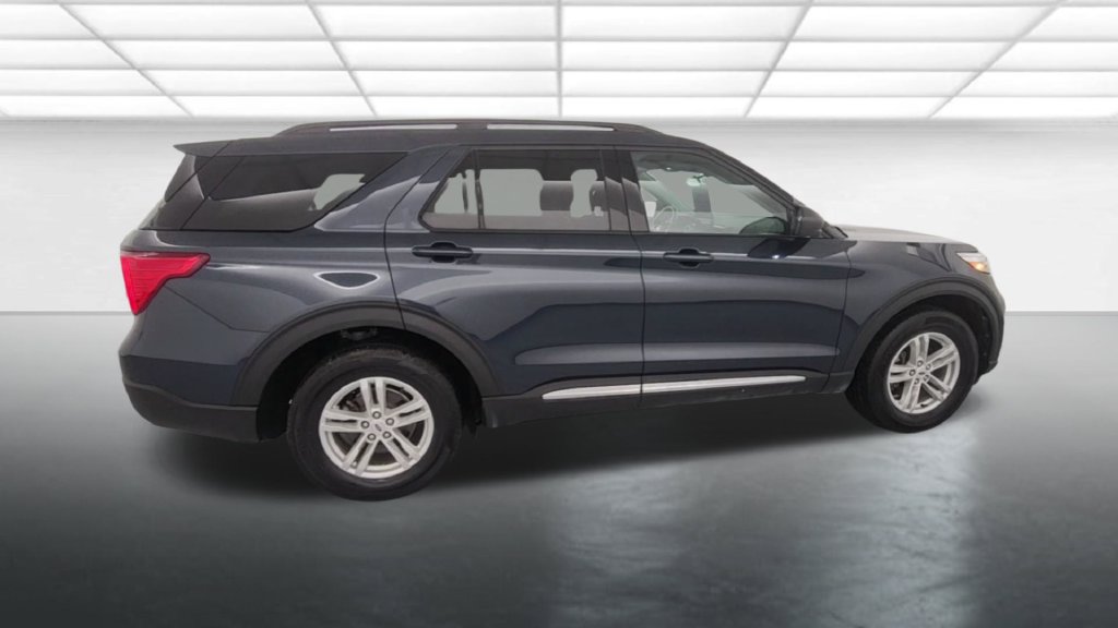Used 2024 Ford Explorer XLT w/ Equipment Group 202A AWD/4WD image 9