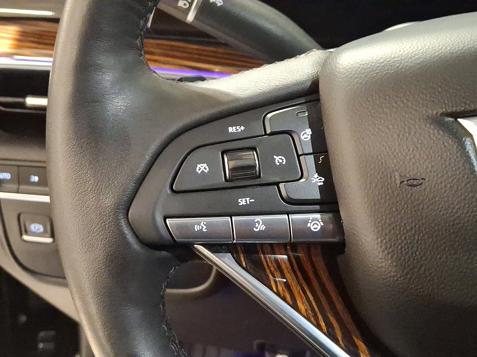 Certified 2023 Cadillac Escalade Premium Luxury image 21