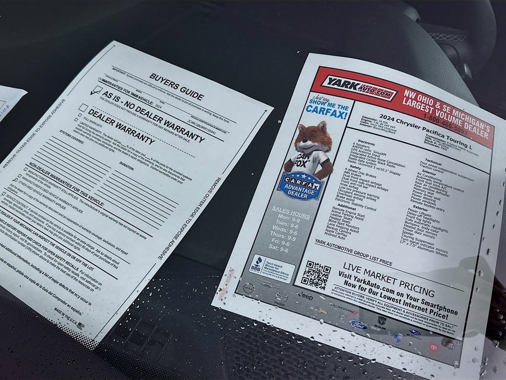 Used 2024 Chrysler Pacifica Touring-L image 15