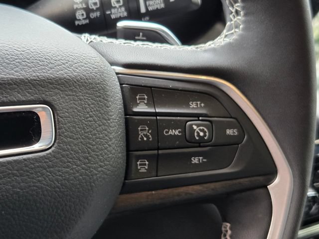 Used 2025 Jeep Grand Cherokee Limited RWD image 10