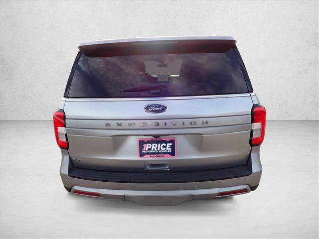 Used 2023 Ford Expedition XLT image 3