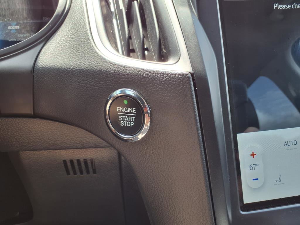 Used 2024 Ford Edge SEL image 20