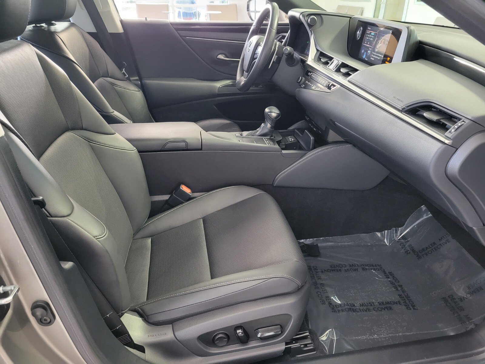 Used 2020 Lexus ES 300h w/ Accessory Package 2 image 17