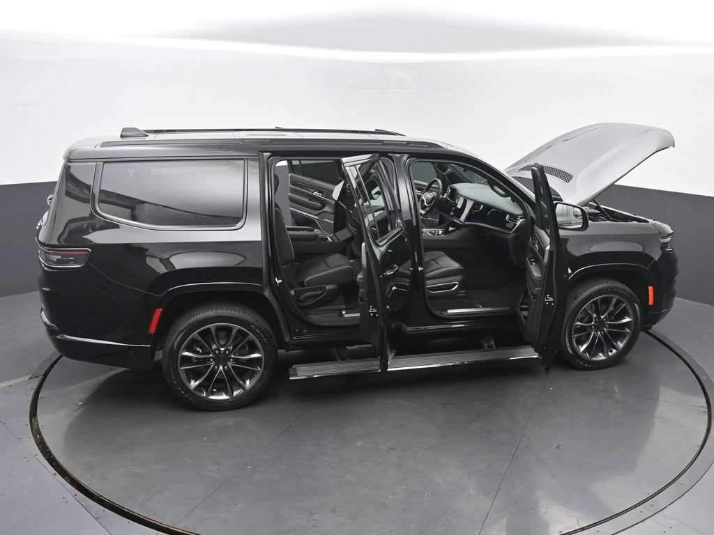 Used 2025 Jeep Grand Wagoneer Series III w/ Rear Seat Video Group 1 AWD/4WD image 65