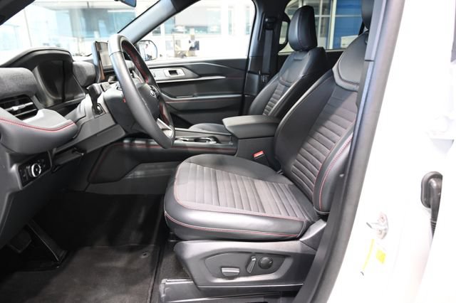 Used 2025 Ford Explorer ST-Line w/ ST-Line Street Pack AWD/4WD image 9