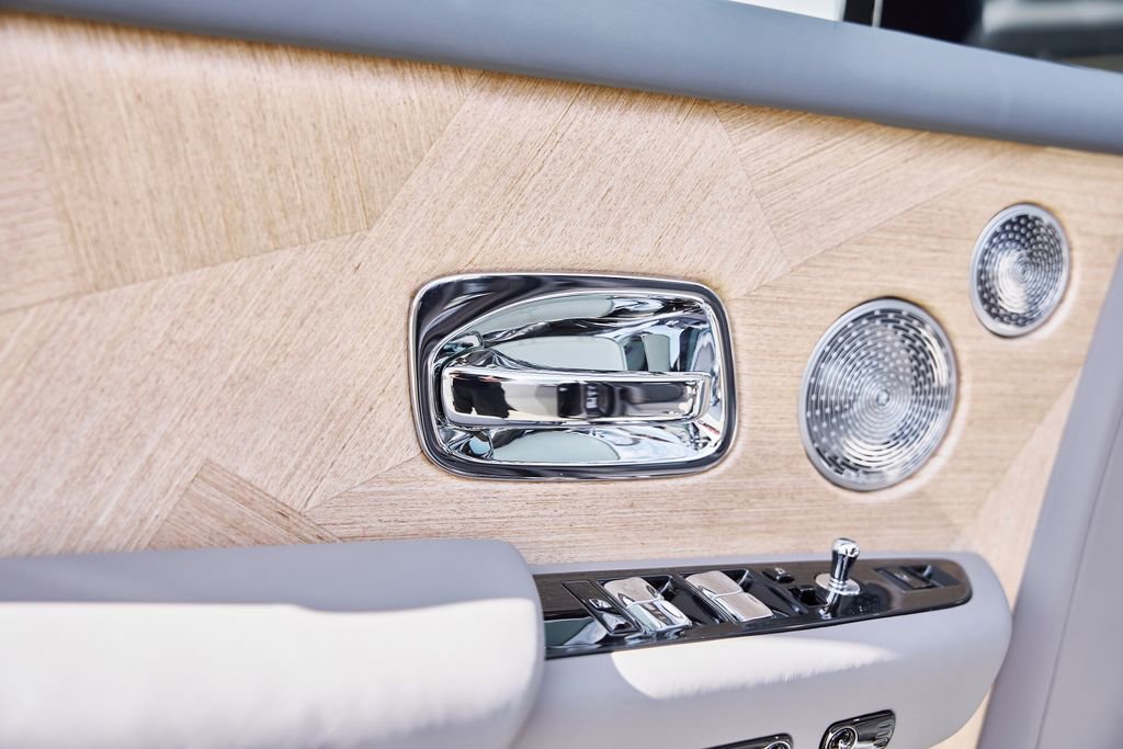 Used 2025 Rolls-Royce Phantom Sedan RWD image 38
