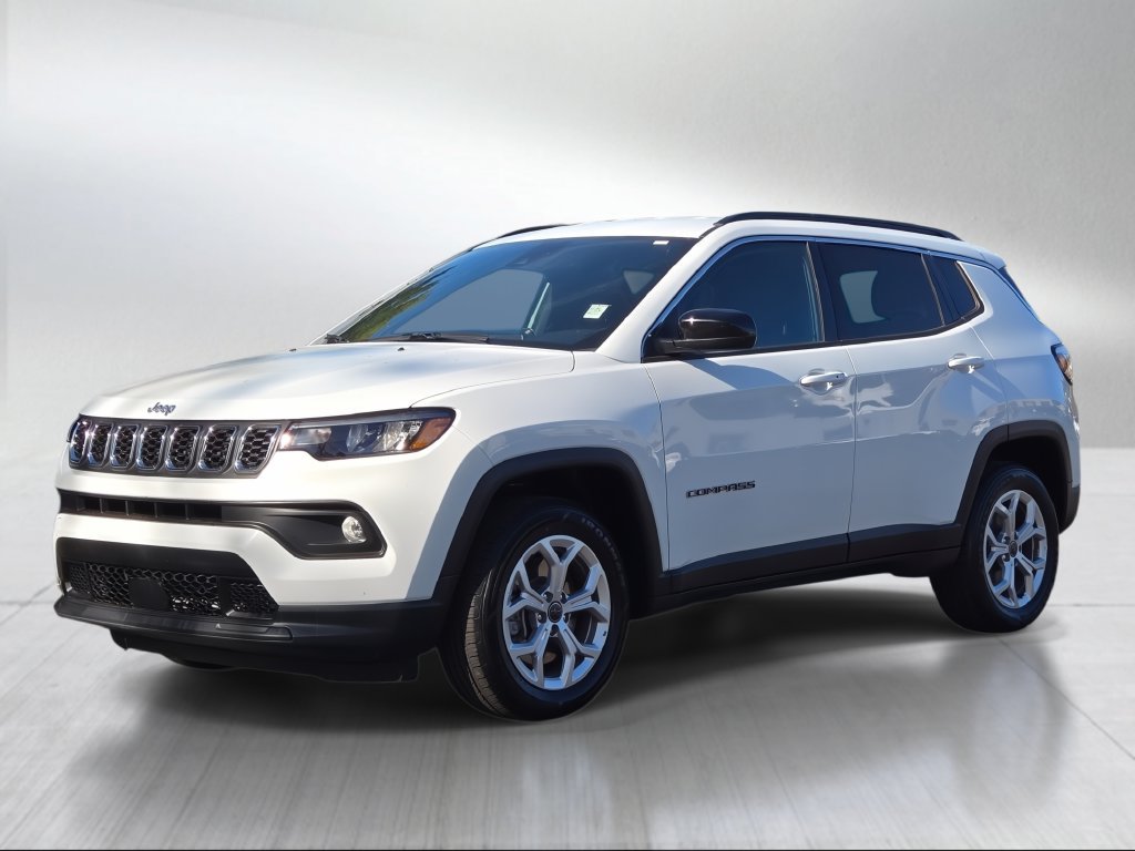 Used 2025 Jeep Compass Latitude AWD/4WD image 7