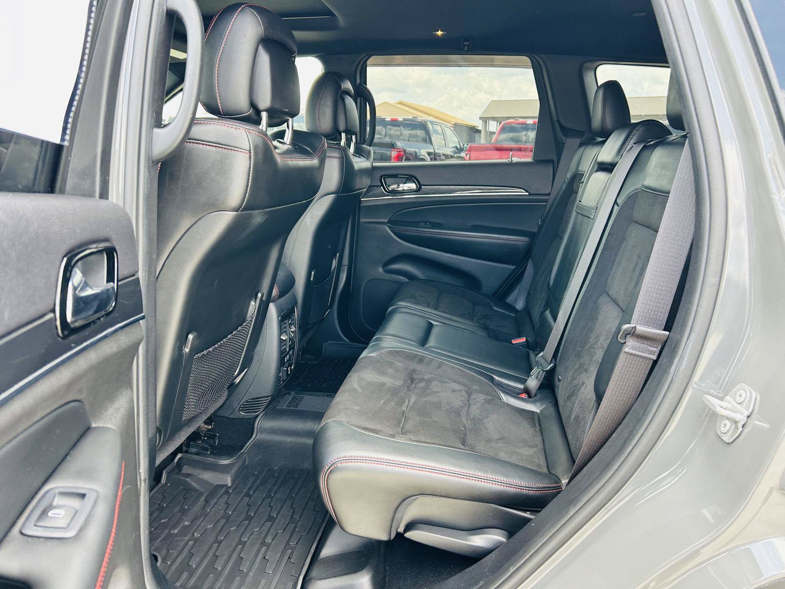 Used 2019 Jeep Grand Cherokee Trailhawk AWD/4WD image 30