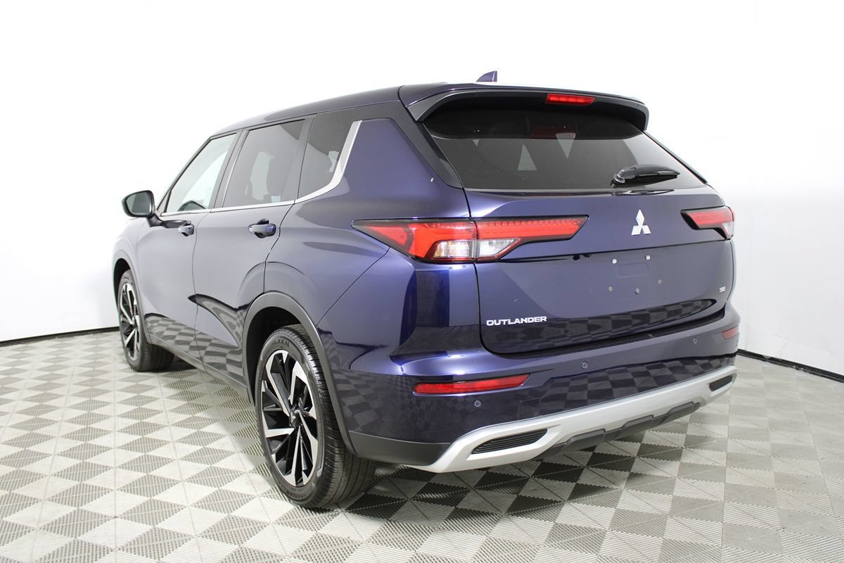Used 2024 Mitsubishi Outlander SE Black Edition FWD image 46