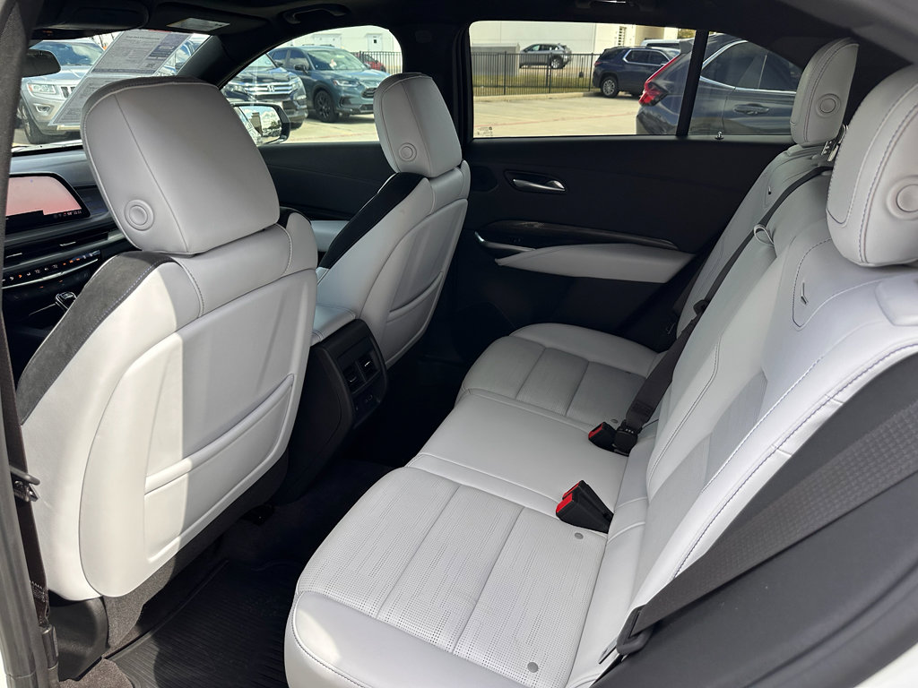 Used 2024 Cadillac XT4 Sport image 29
