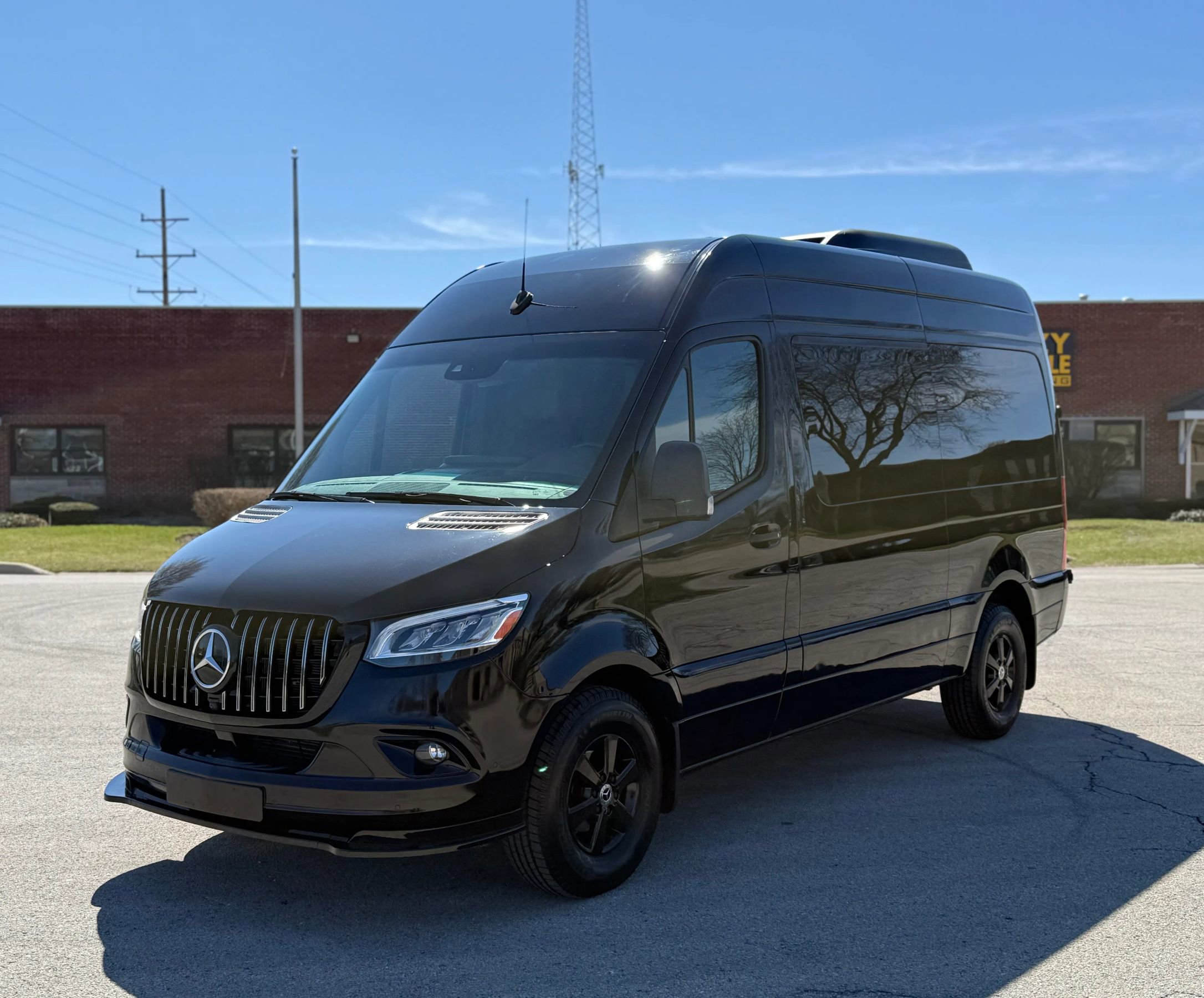 Used 2021 Mercedes-Benz Sprinter 2500 image 2