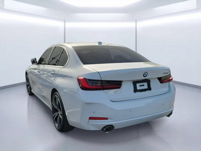 Used 2024 BMW 330i Sedan w/ Convenience Package RWD image 3