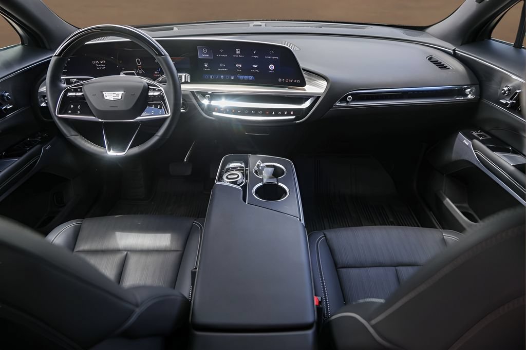 Certified 2024 Cadillac Lyriq Luxury AWD/4WD image 26