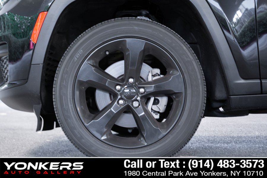 Used 2023 Jeep Grand Cherokee L Laredo AWD/4WD image 11