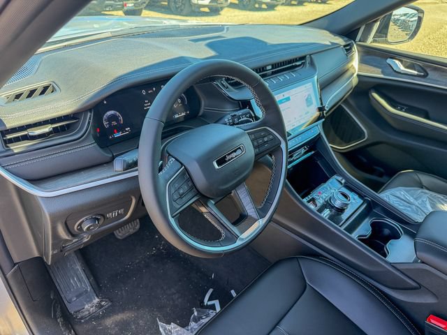New 2026 Jeep Grand Cherokee Limited w/ Limited Altitude Package AWD/4WD image 11